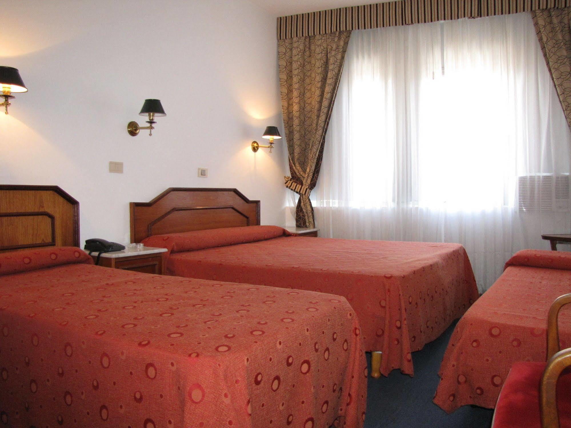 Hotel Tres Sargentos Buenos Aires Dış mekan fotoğraf