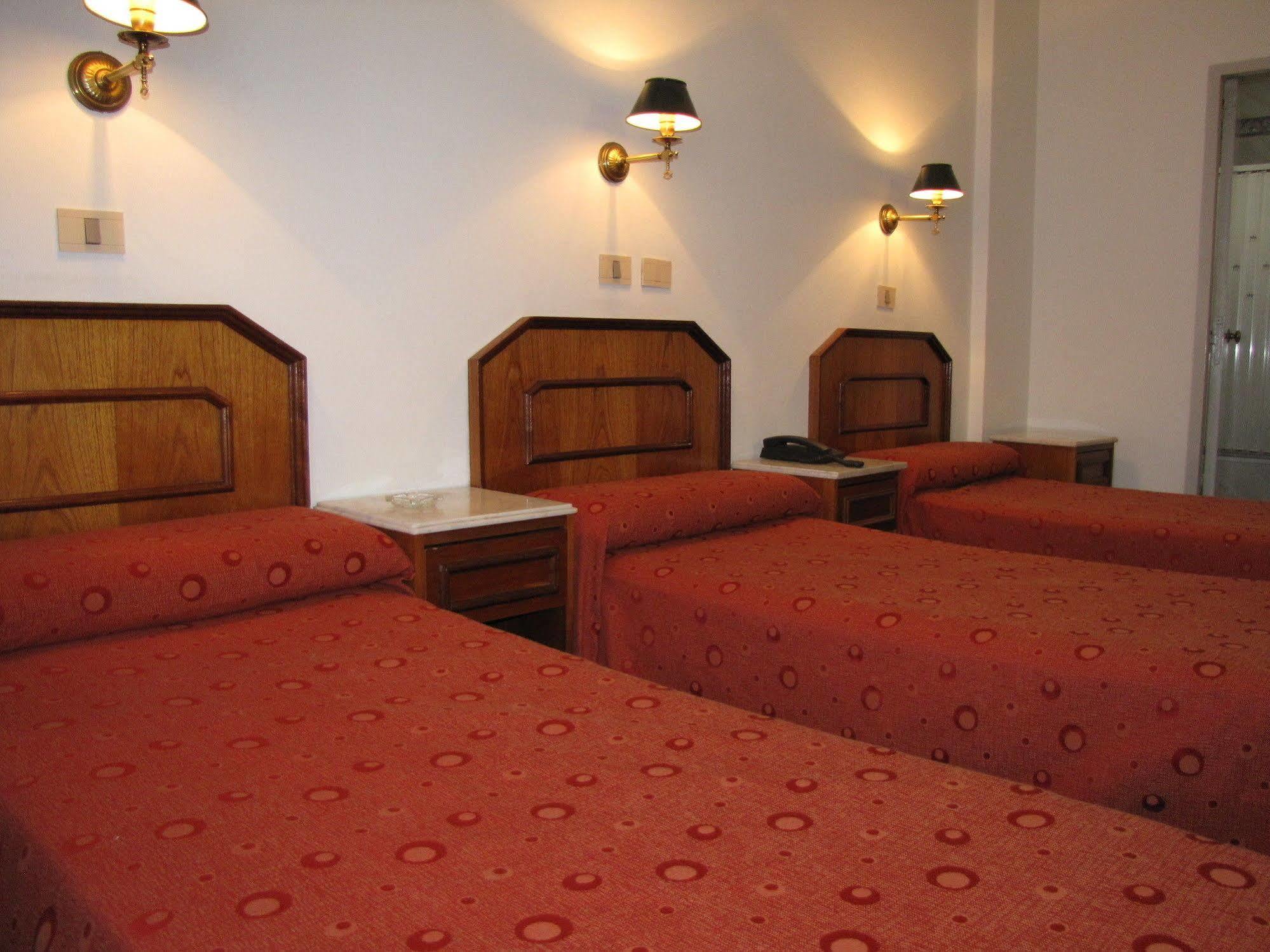 Hotel Tres Sargentos Buenos Aires Dış mekan fotoğraf