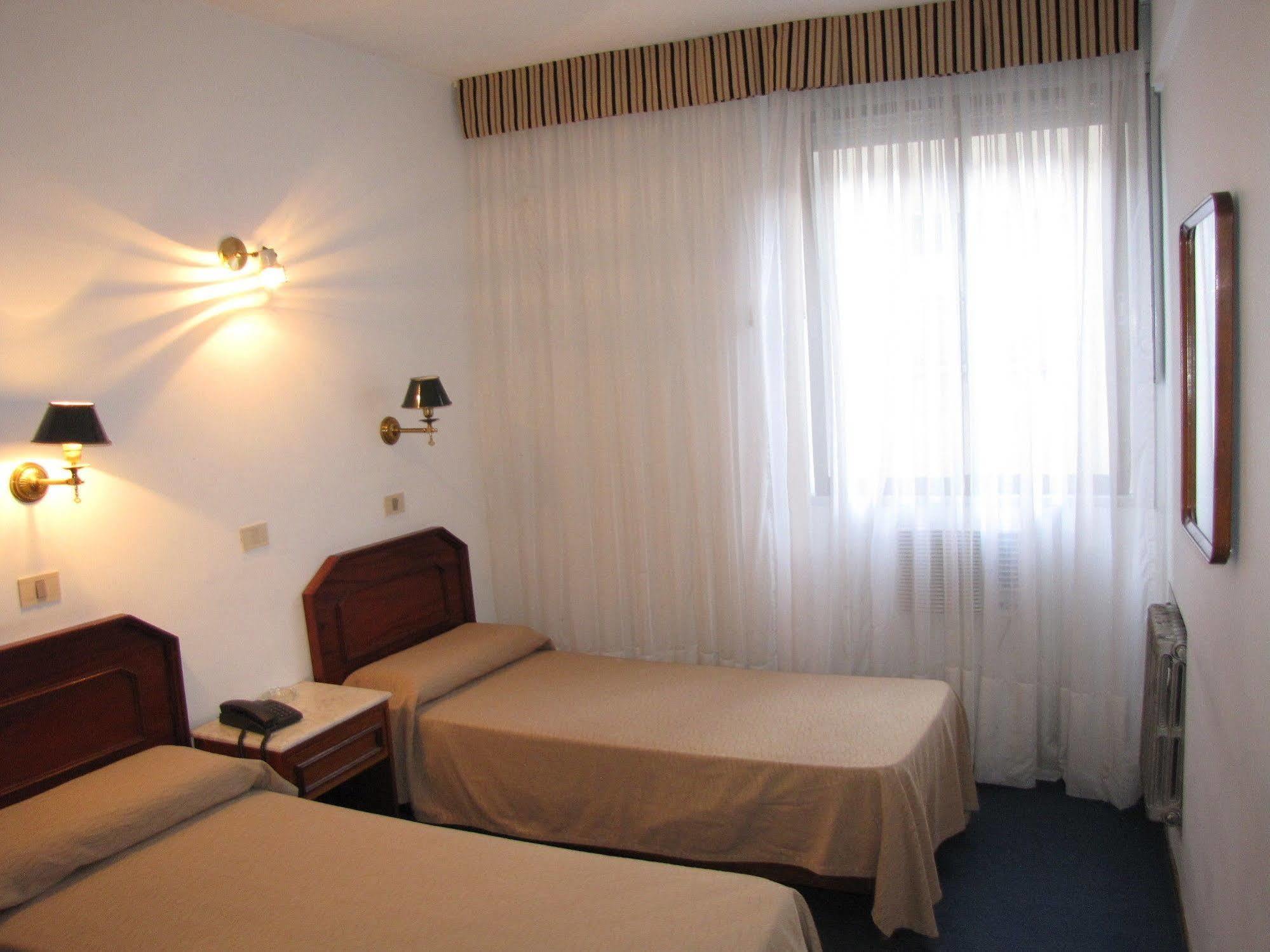 Hotel Tres Sargentos Buenos Aires Dış mekan fotoğraf