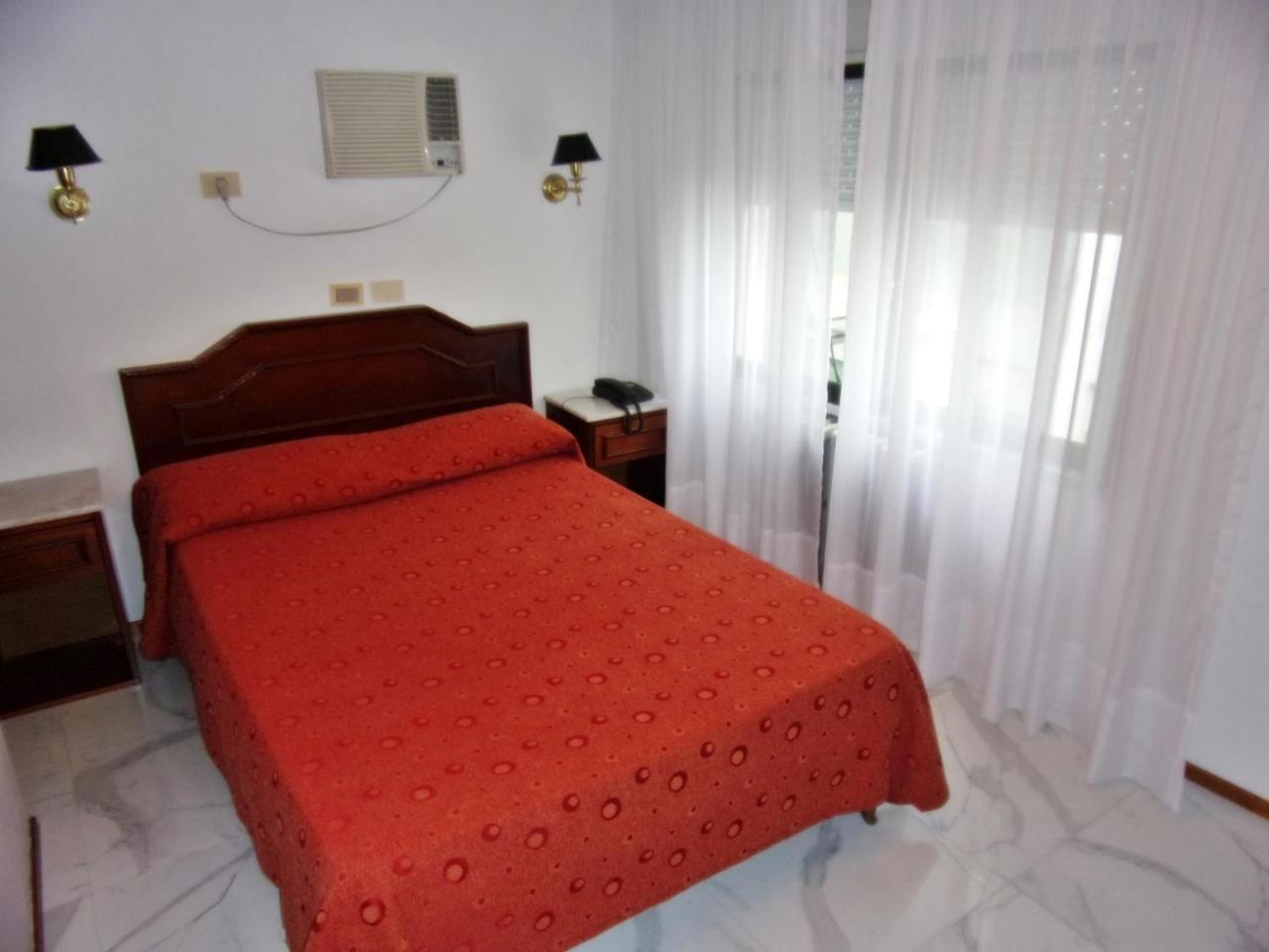 Hotel Tres Sargentos Buenos Aires Dış mekan fotoğraf