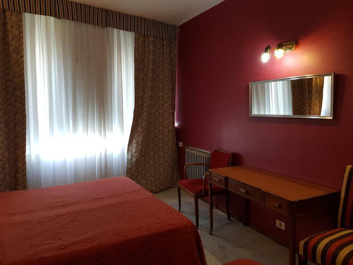 Hotel Tres Sargentos Buenos Aires Dış mekan fotoğraf